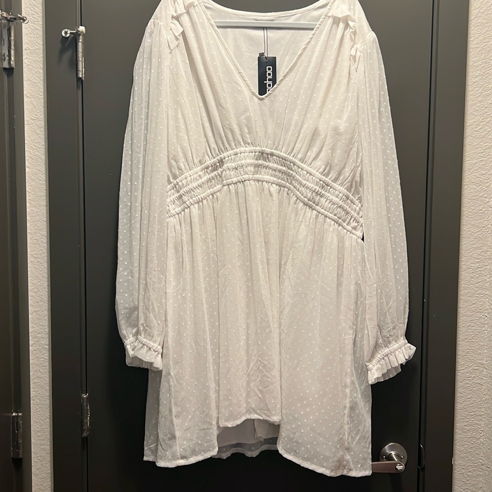 New with tags. Boohoo plus size white dress size US 24/ UK28